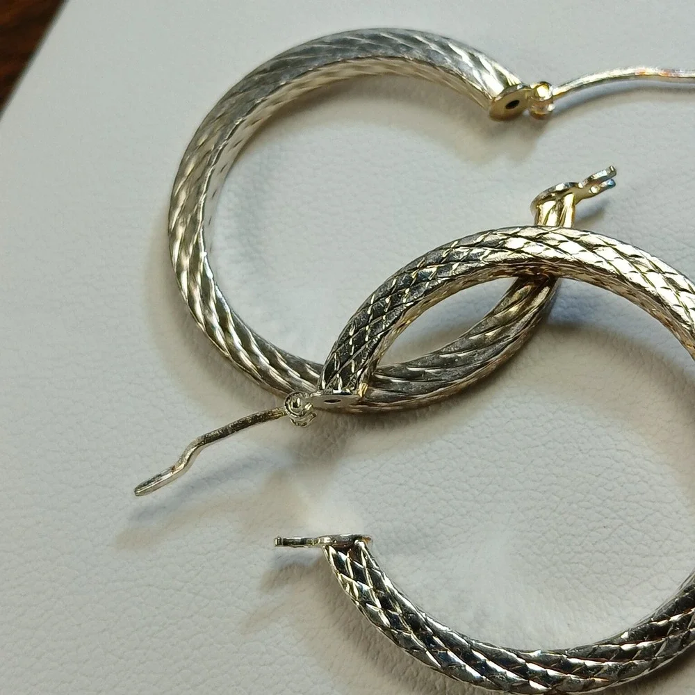 Vintage 1990s Sterling Silver Textured Diamond Cut Hoop Earrings Thailand 1.25